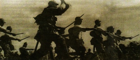 Pasukan Jepang tetap latihan rutin tempur dengan menggunakan senjata samurai